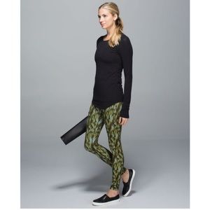 Lululemon Lusche Telemark Almost Pear Inkwell Green Print Leggings., size 2
